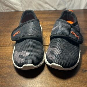 Carters new without tags Velcro kid shoes
